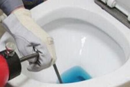 西安温春厕所顶上漏水怎么处理|人工清理化粪池预算表,清洗水管